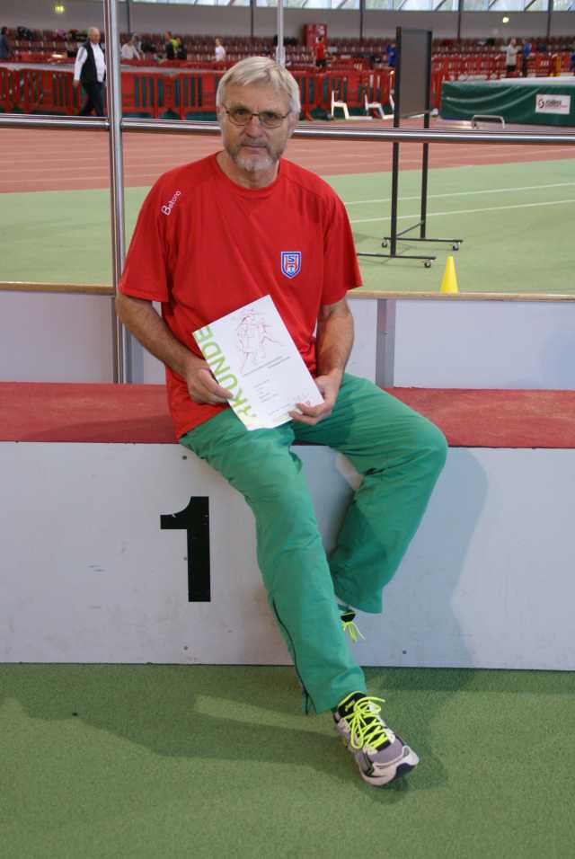 Friedhelm Unterloh bei den offenen Senioren Hallenmeisterschaften des Leichtathletikkreises Düsseldorf-Neuss in der Düsseldorfer Leichtathletikhalle